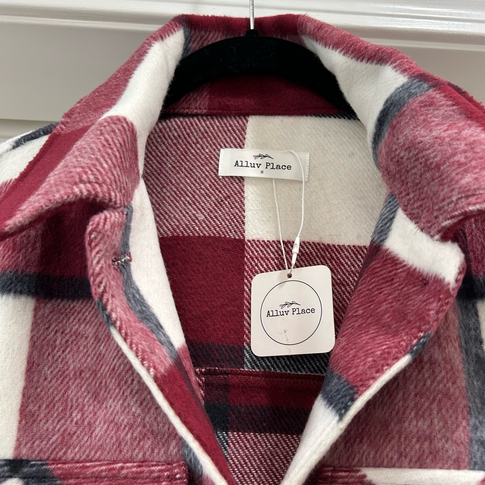 🆕 Cropped Shacket - Burgundy & White Plaid - Size Small - Picture 3 of 10